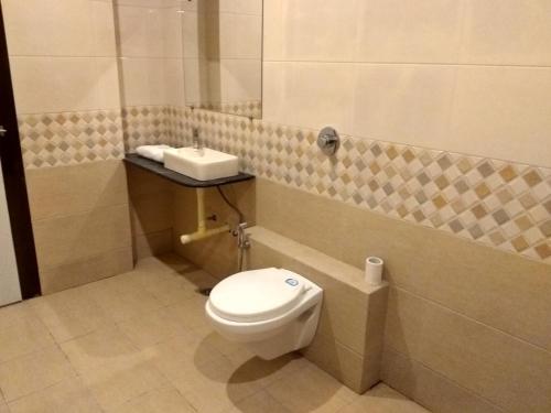 Jk Rooms 126 Hotel Parashar Legacy,House No:-428, Beside Platinum Hospital, Sitabuldi, Nagpur, Maharashtra 440012,2 star