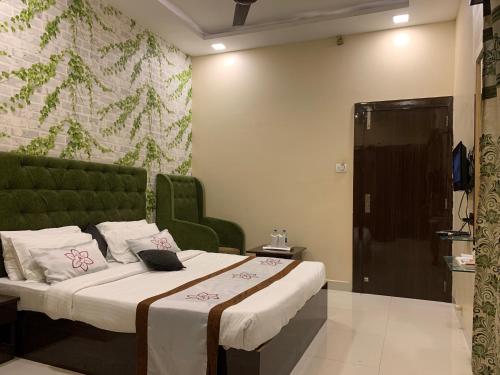jk rooms 126 parashar legacy station