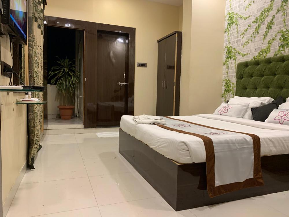 jk rooms 126 parashar legacy station