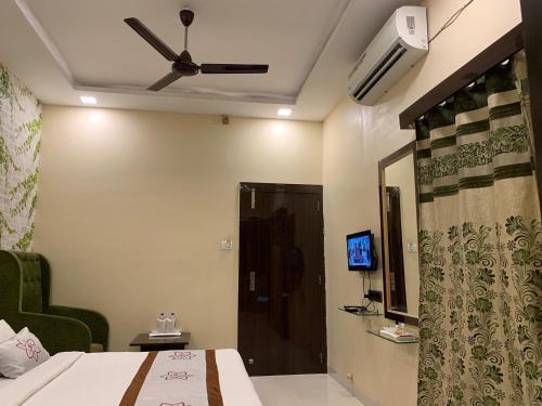 jk rooms 126 parashar legacy station