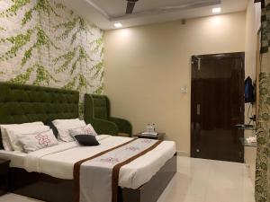 jk rooms 126 parashar legacy station