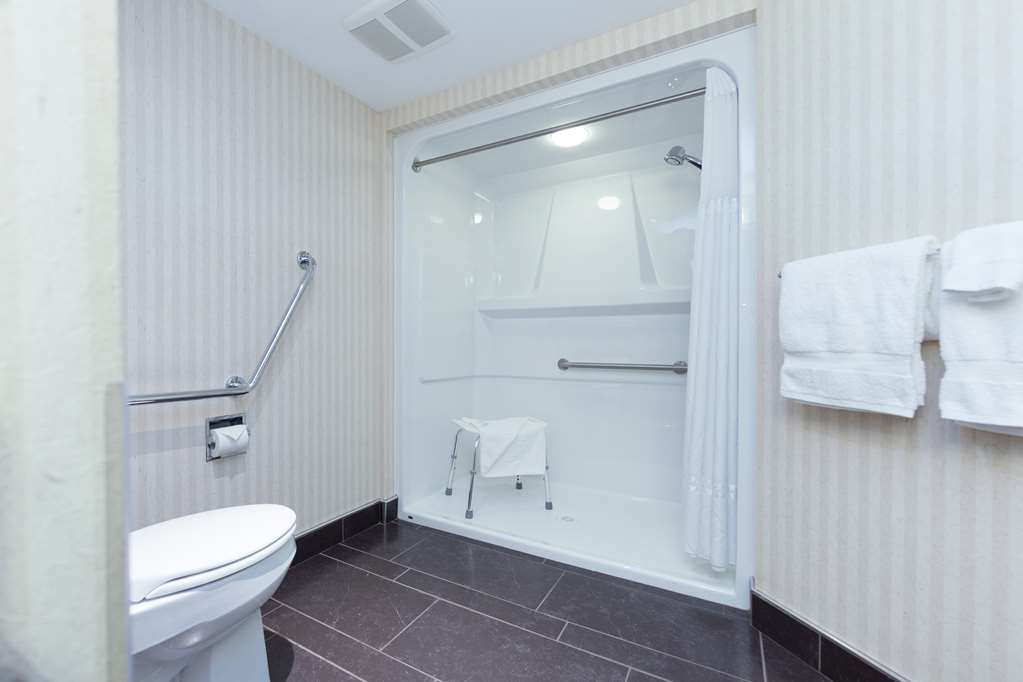 best western plus kelowna hotel and suites