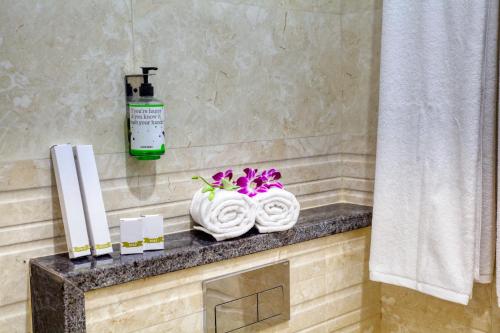 Treebo Trend S M Royal Stay,Kempegowda Int, #31, Nh-7, Vidhyanaga Cross, L Airport Rd, Bengaluru, Karnataka 562157,3 star