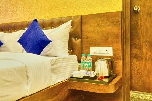 Treebo Trend S M Royal Stay,Kempegowda Int, #31, Nh-7, Vidhyanaga Cross, L Airport Rd, Bengaluru, Karnataka 562157,3 star