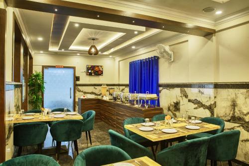 Treebo Trend S M Royal Stay,Kempegowda Int, #31, Nh-7, Vidhyanaga Cross, L Airport Rd, Bengaluru, Karnataka 562157,3 star