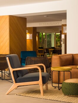 ibis styles golden sands roomer hotel