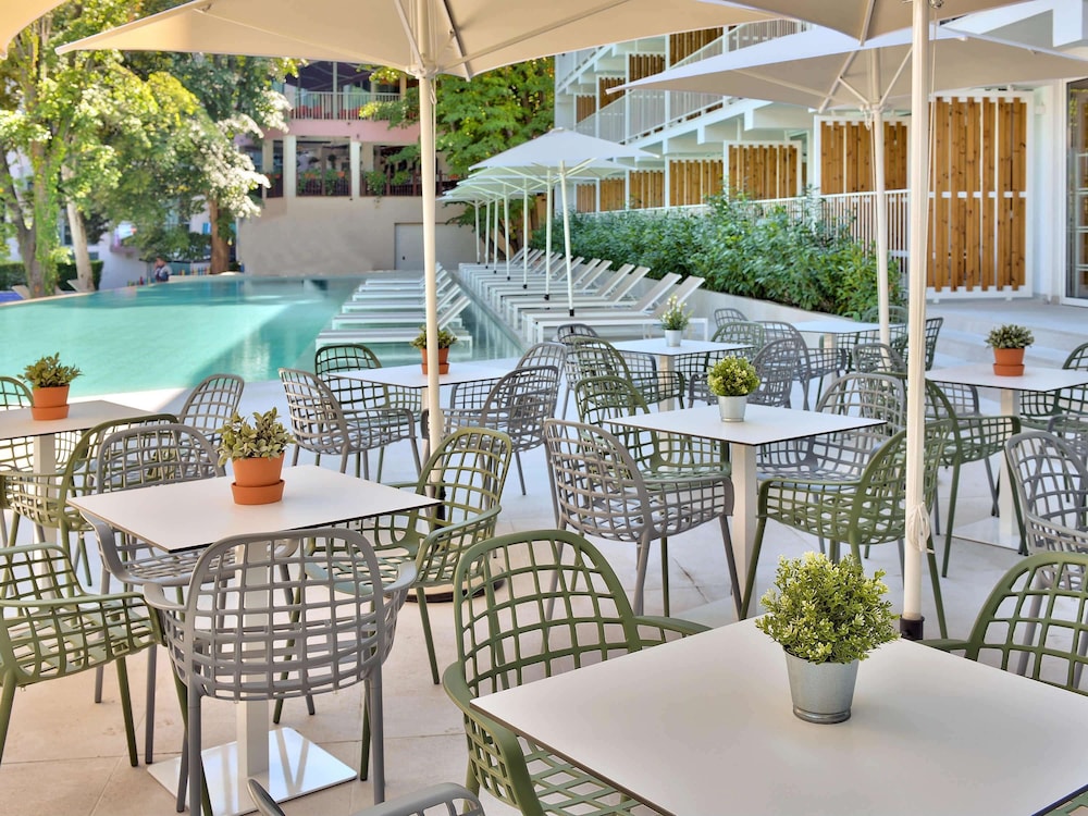 ibis styles golden sands roomer hotel
