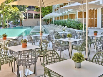 ibis styles golden sands roomer hotel