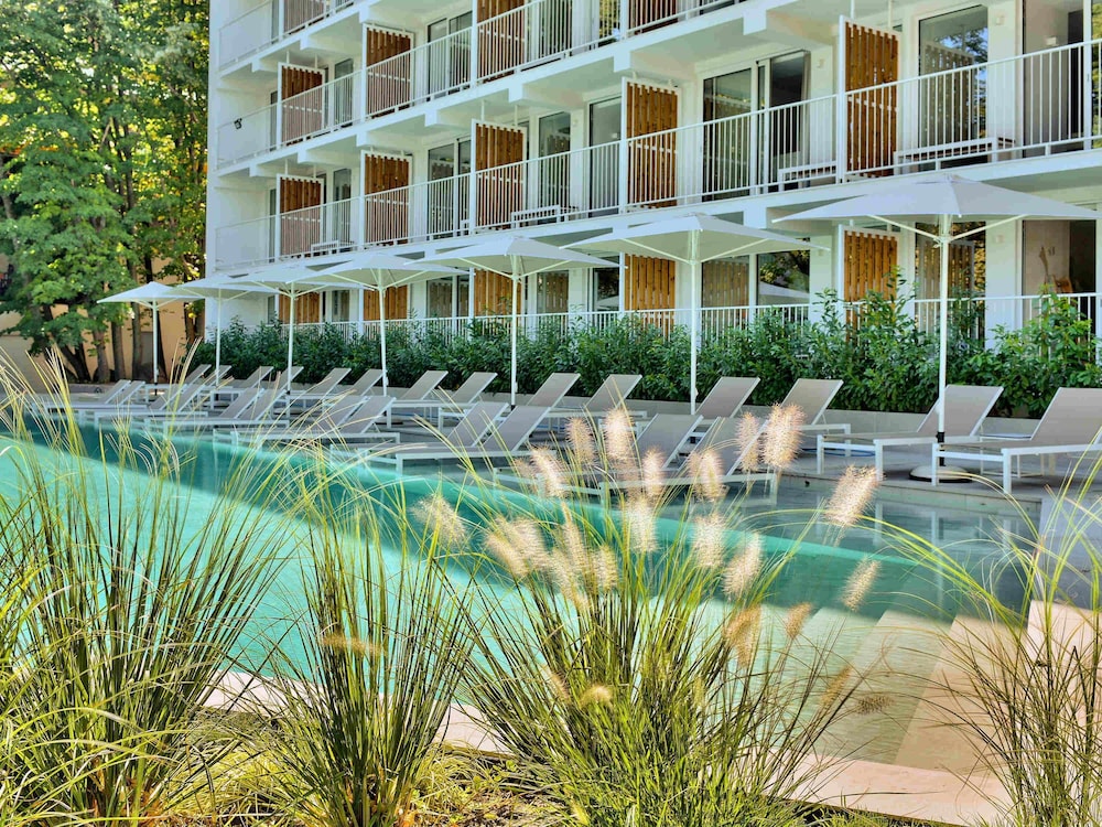 ibis styles golden sands roomer hotel