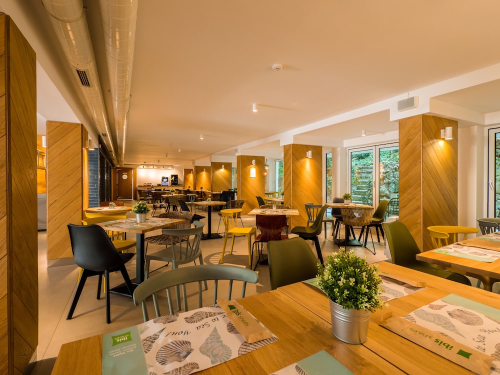 ibis styles golden sands roomer hotel