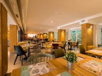 ibis styles golden sands roomer hotel