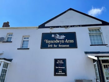 The Ynyscedwyn Arms Hotel,Ammanford>>Abercraf,0 star