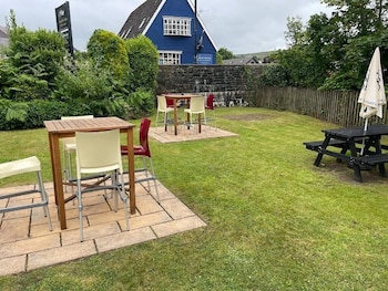 The Ynyscedwyn Arms Hotel,Ammanford>>Abercraf,0 star