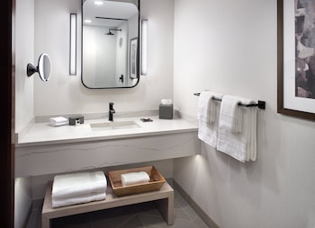 omni viking lakes hotel