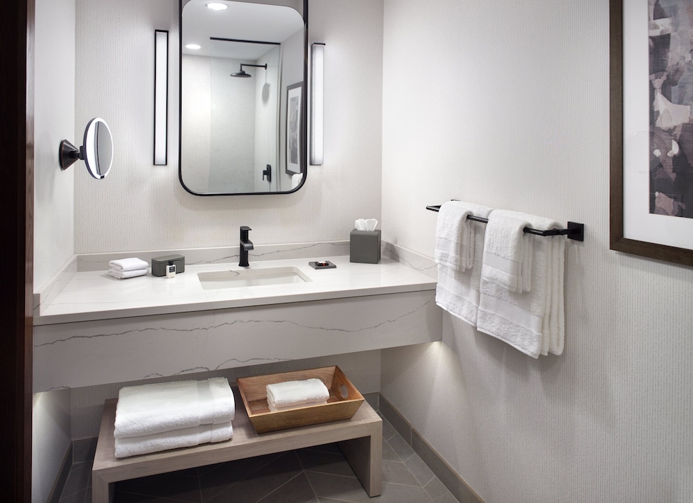 omni viking lakes hotel