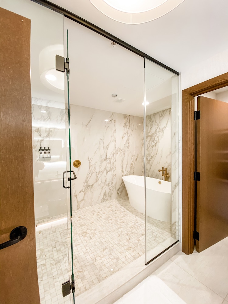 omni viking lakes hotel