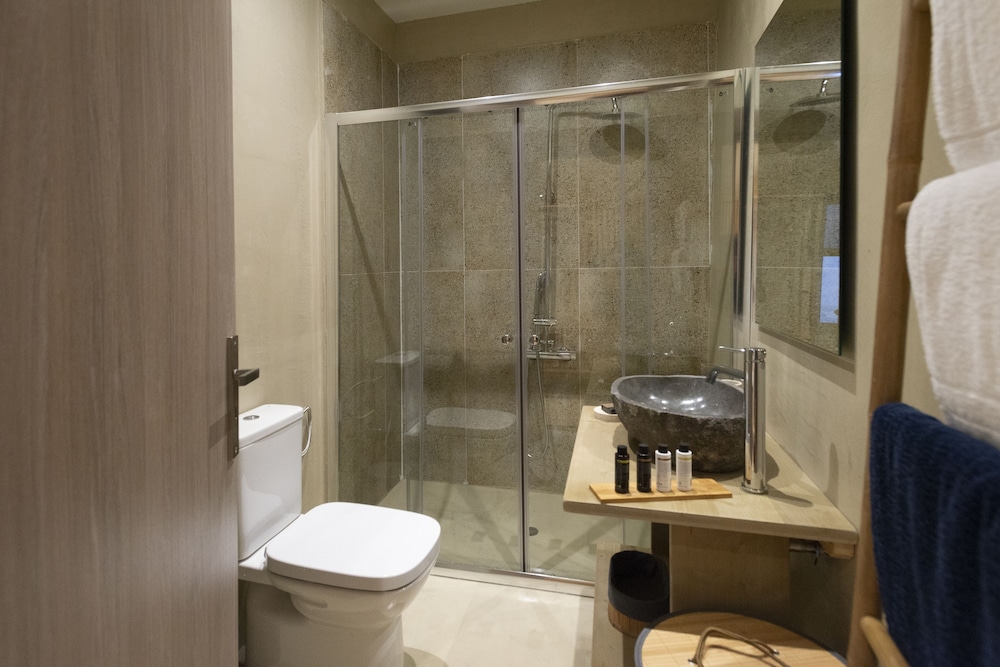 pylosea luxury lodge