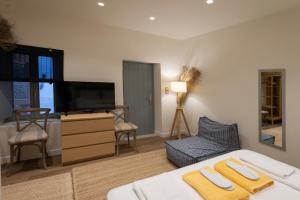 pylosea luxury lodge