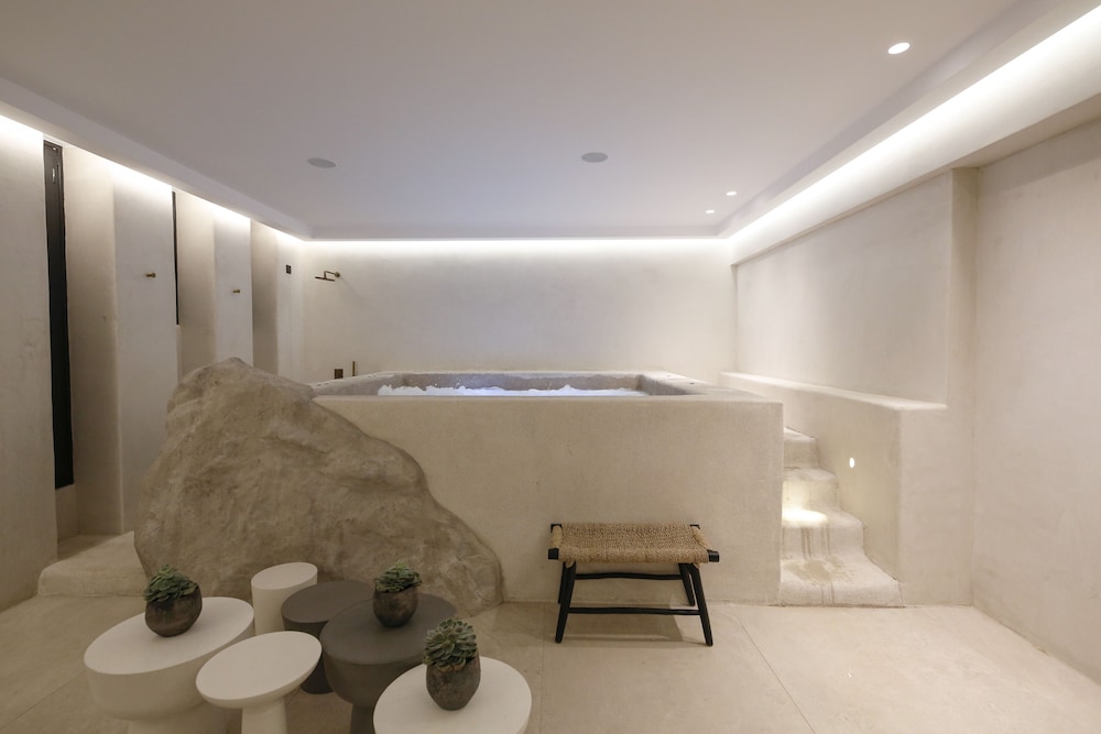 aeonic suites and spa
