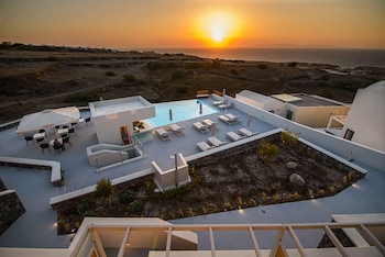 Adorno Oia,Oia>>Fira,3 star