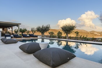 panormos bay suites