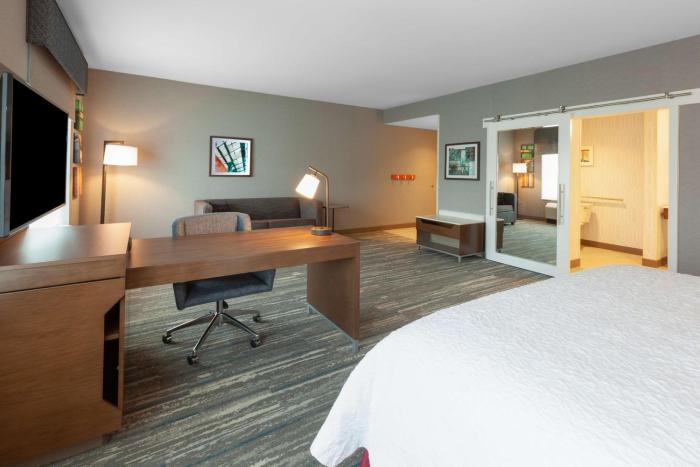 hampton inn and suites bloomfield hills detroit