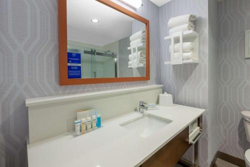 hampton inn and suites bloomfield hills detroit