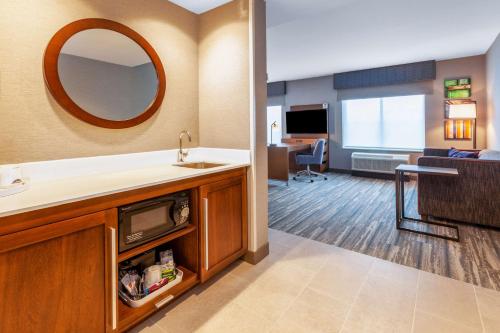 hampton inn and suites bloomfield hills detroit