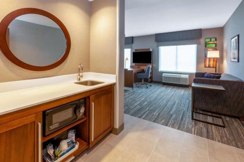 hampton inn and suites bloomfield hills detroit