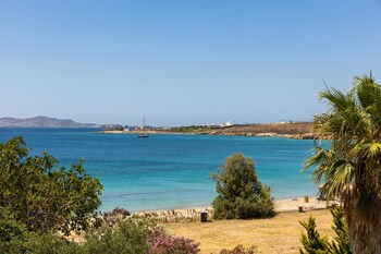omilos beachfront house