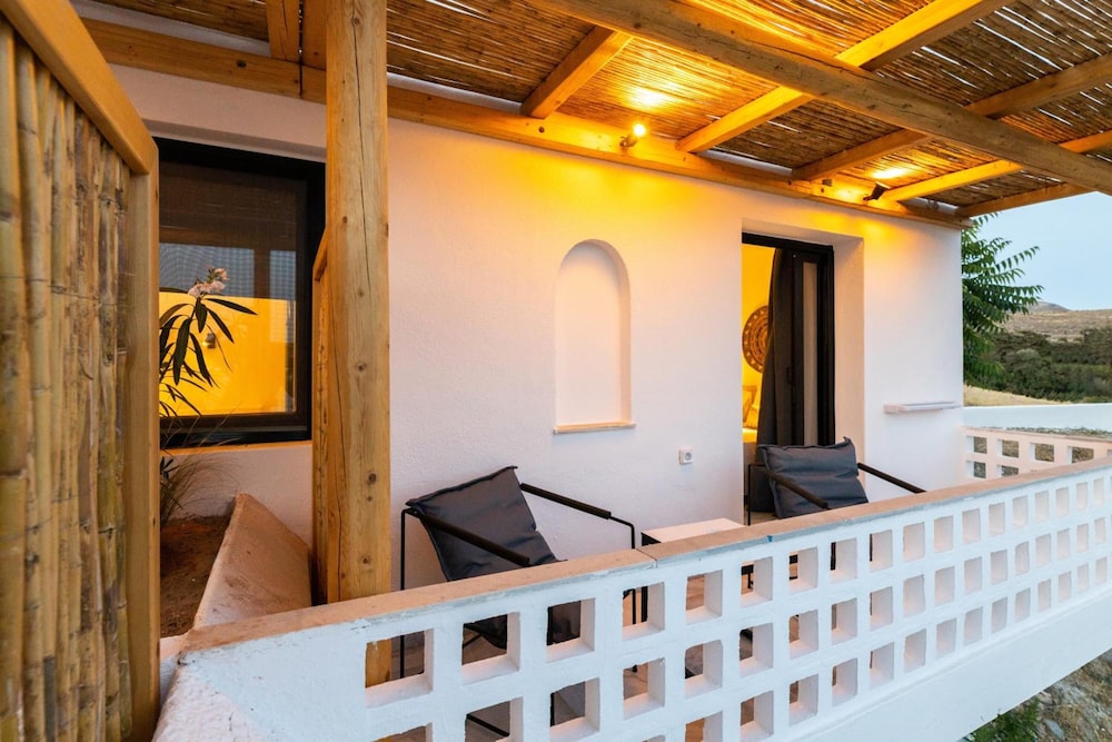 omilos beachfront house
