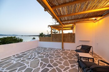 omilos beachfront house