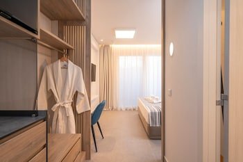 mirablue luxury residences