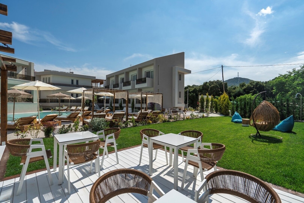 mirablue luxury residences