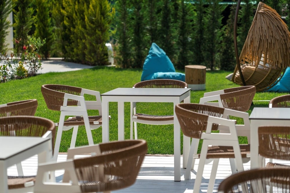 mirablue luxury residences