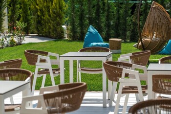 mirablue luxury residences