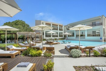 mirablue luxury residences