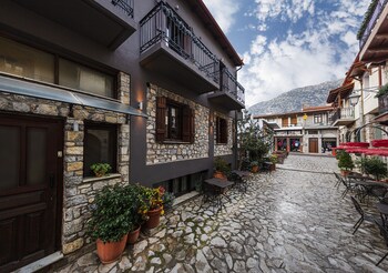 white hills suites and spa