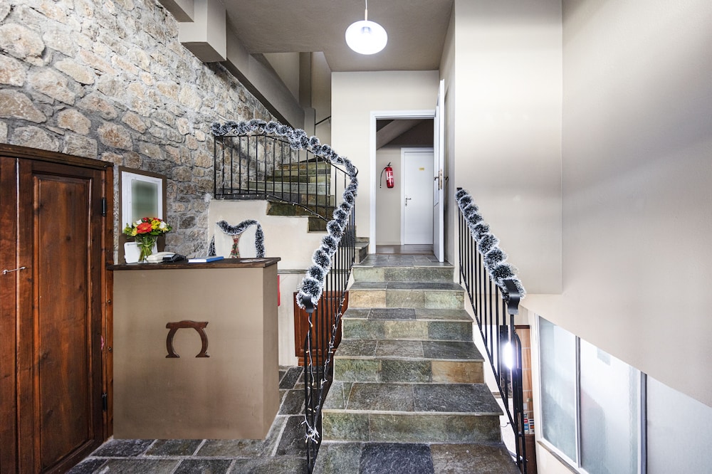 white hills suites and spa
