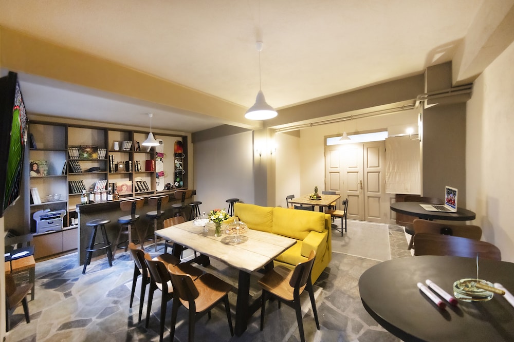 white hills suites and spa