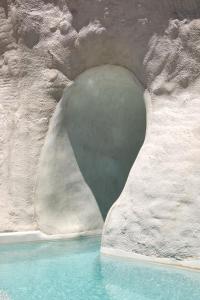 white pearl cavalieri adults only