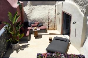 white pearl cavalieri adults only