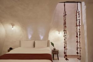 white pearl cavalieri adults only