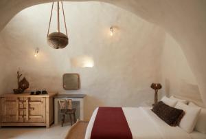 white pearl cavalieri adults only