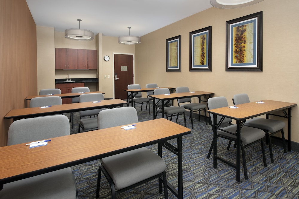 holiday inn express hotel and suites chambersburg by ihg