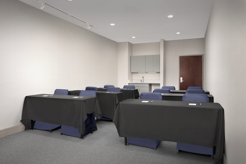 holiday inn express hotel and suites chambersburg by ihg