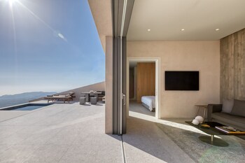 santorini sky luxury resort