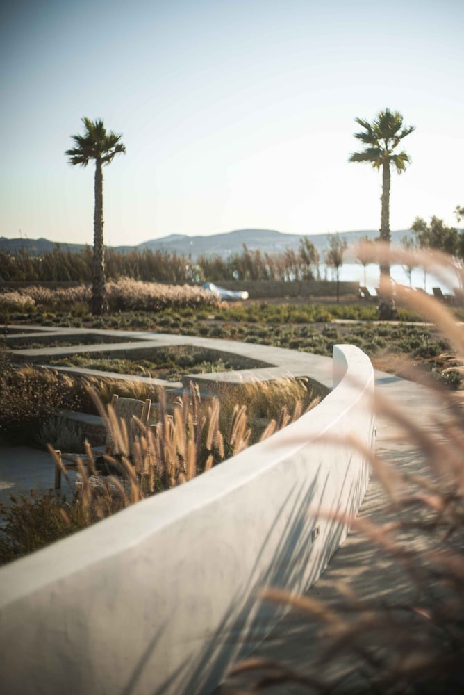 seesoo paros beachfront resort