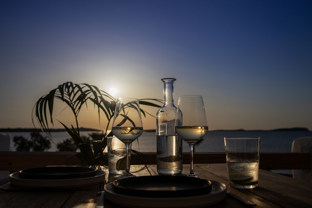 seesoo paros beachfront resort
