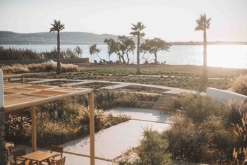 seesoo paros beachfront resort